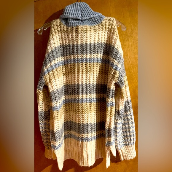 ❤️Sweater Shoulder less🌺Like New Condition turtleneck❤️ - Picture 5 of 13